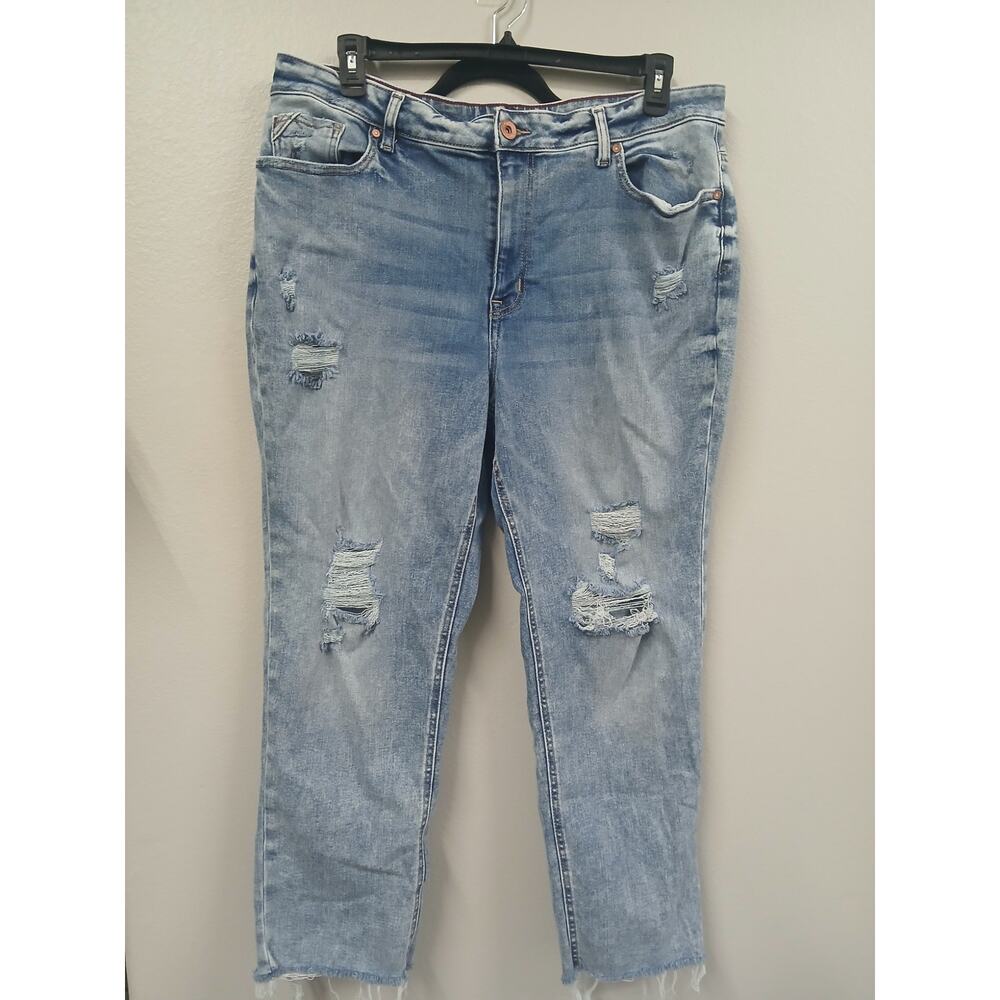 Edgely distressed denim jeans. Mid rise size 20w